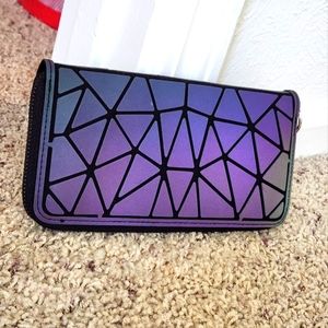 Holographic type wallet